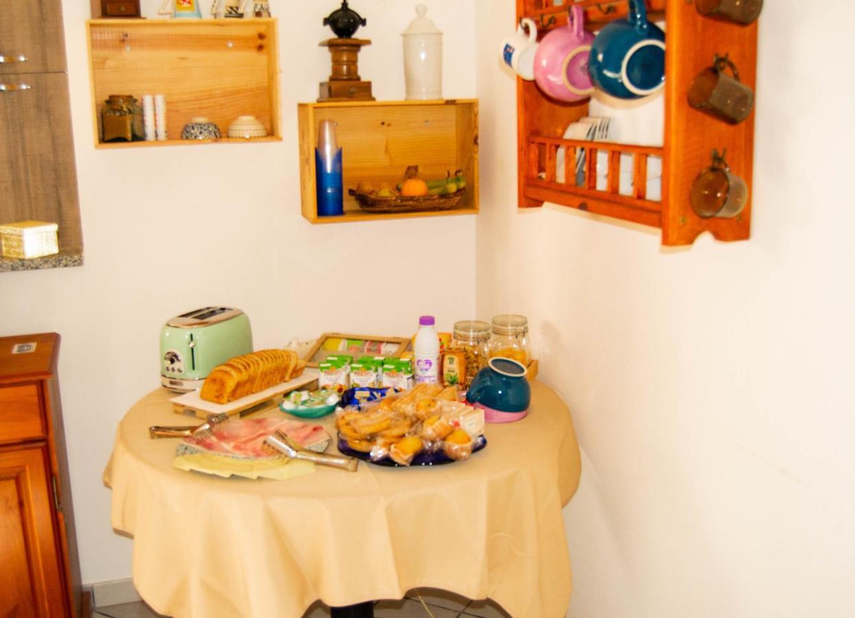 Asherat B&B Carbonia Buitenkant foto