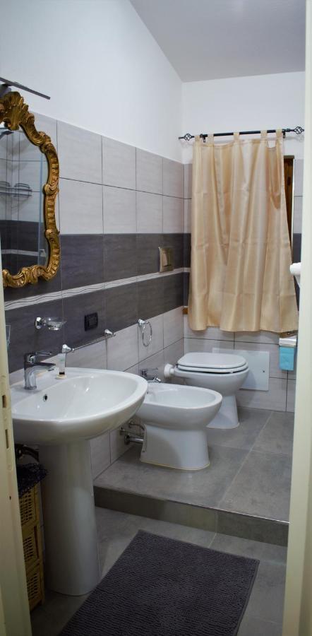 Asherat B&B Carbonia Buitenkant foto